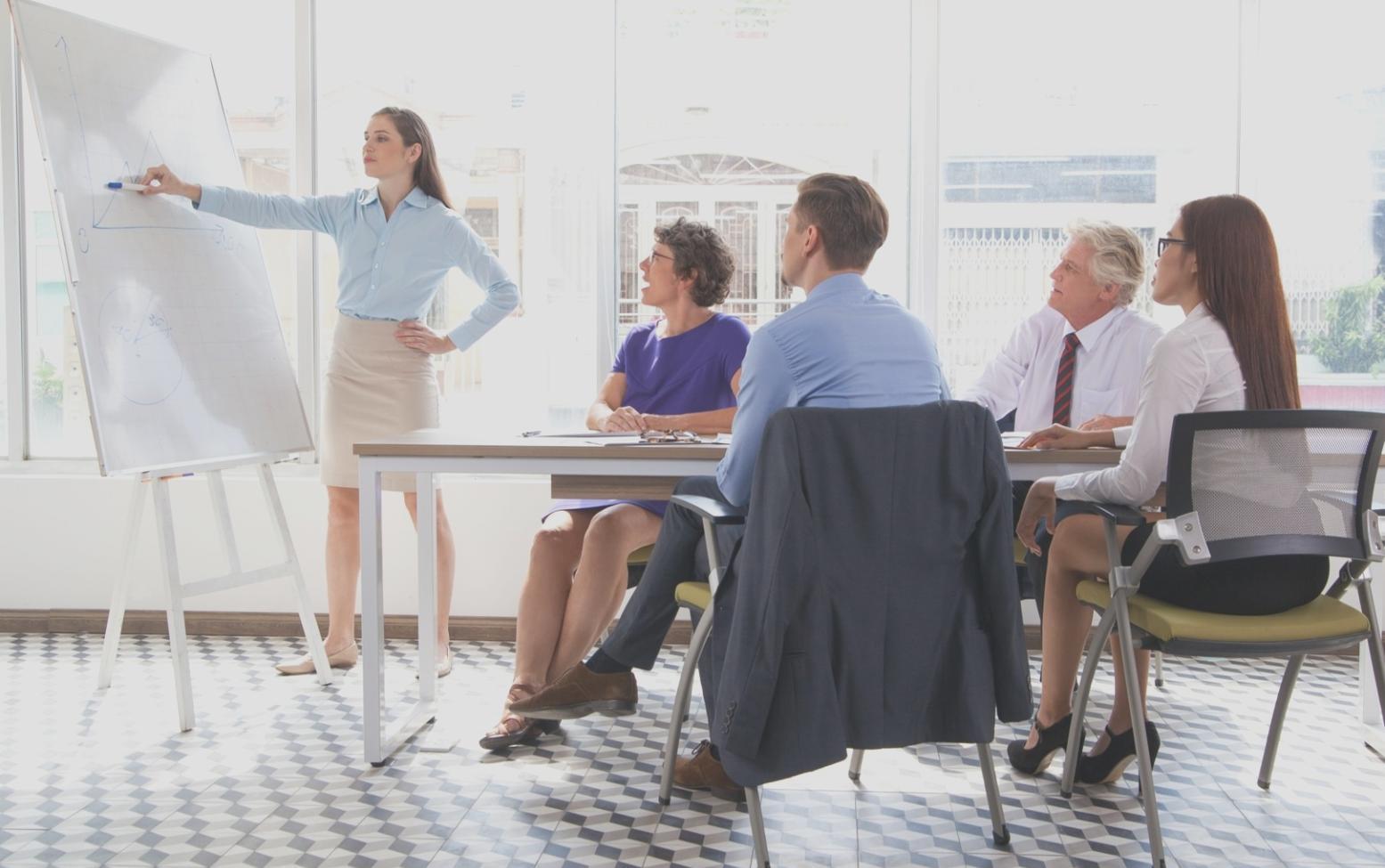 Session de formation interactive sur la gestion financière en équipe